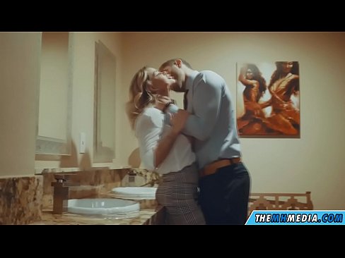 ❤️ Kapag ang isang busty blonde seduces sa isang pampublikong banyo ❤ Sex sa tl.pornhdvideos.ru ❌